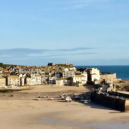 Guest With Parking Near St Ives & Bed & Breakfast